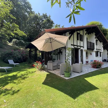 Chez Garcia Bed & Breakfast 3*